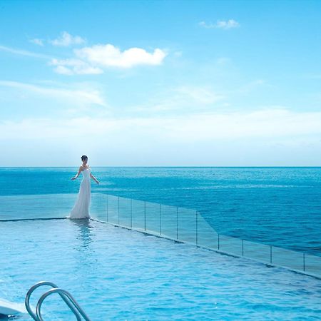 Vias Hotel Vũng Tàu Exterior foto Infinity pool at the hotel
