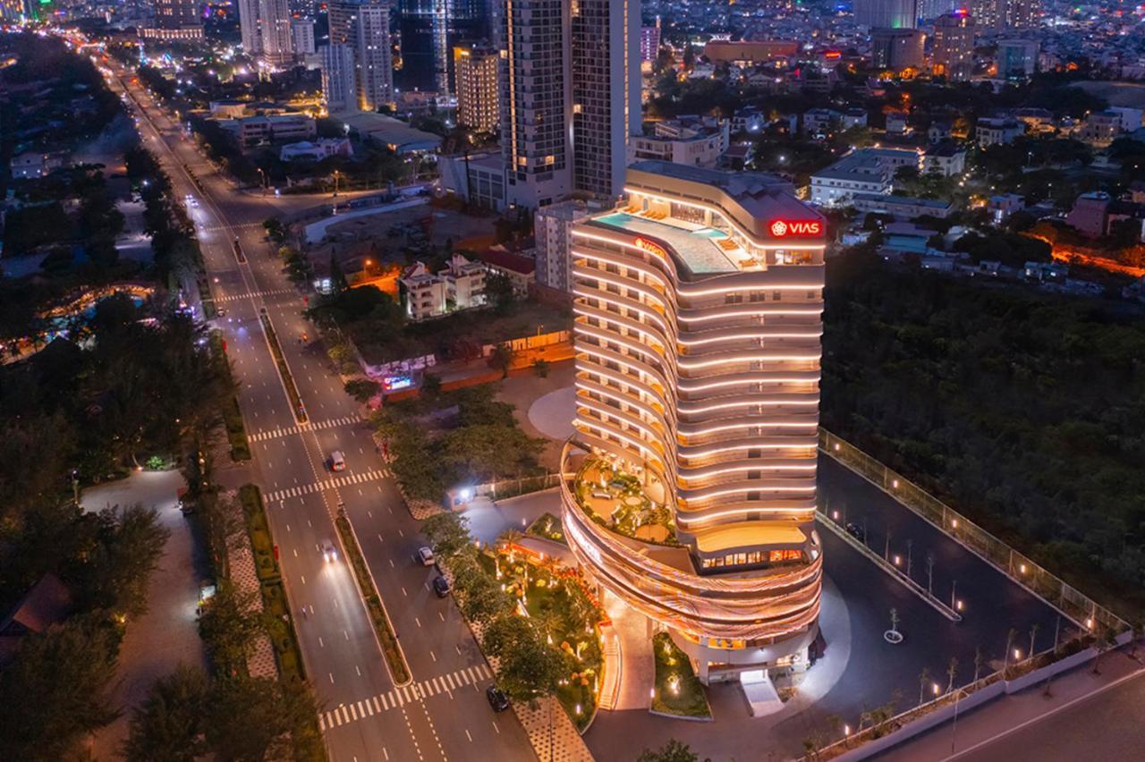 Vias Hotel Vũng Tàu Exterior foto The hotel at night